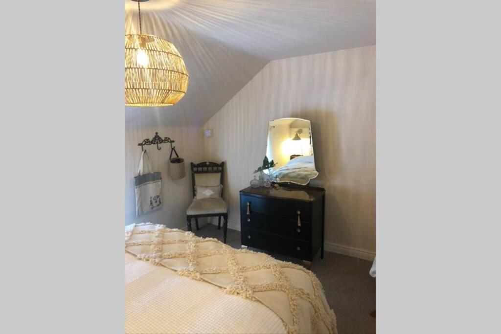 The Pink Cottage Upstairs Suite & Garden Summer Room Whitehead Eksteriør billede
