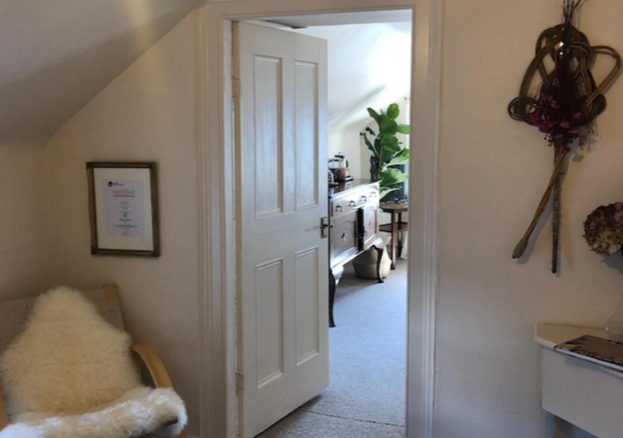 The Pink Cottage Upstairs Suite & Garden Summer Room Whitehead Eksteriør billede
