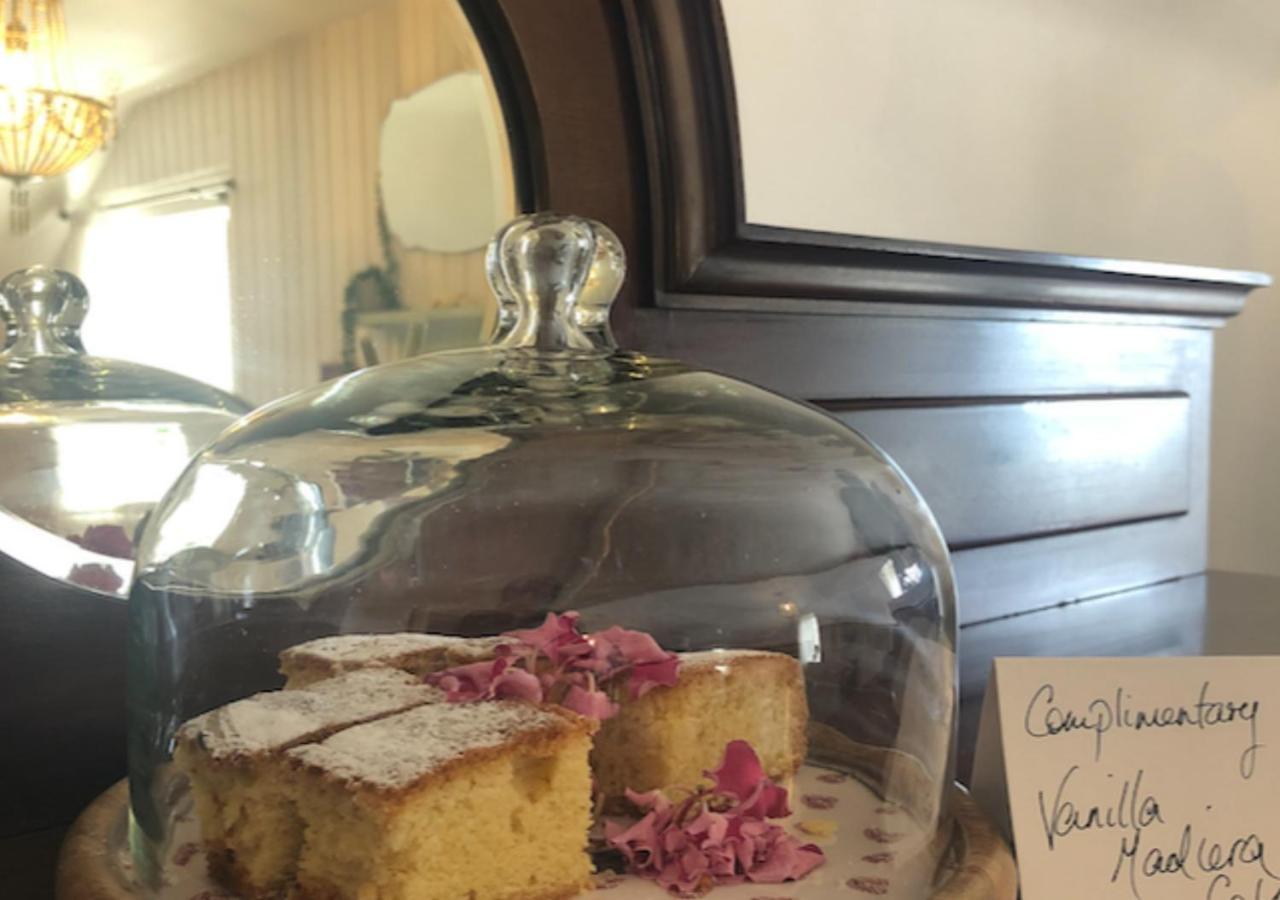The Pink Cottage Upstairs Suite & Garden Summer Room Whitehead Eksteriør billede