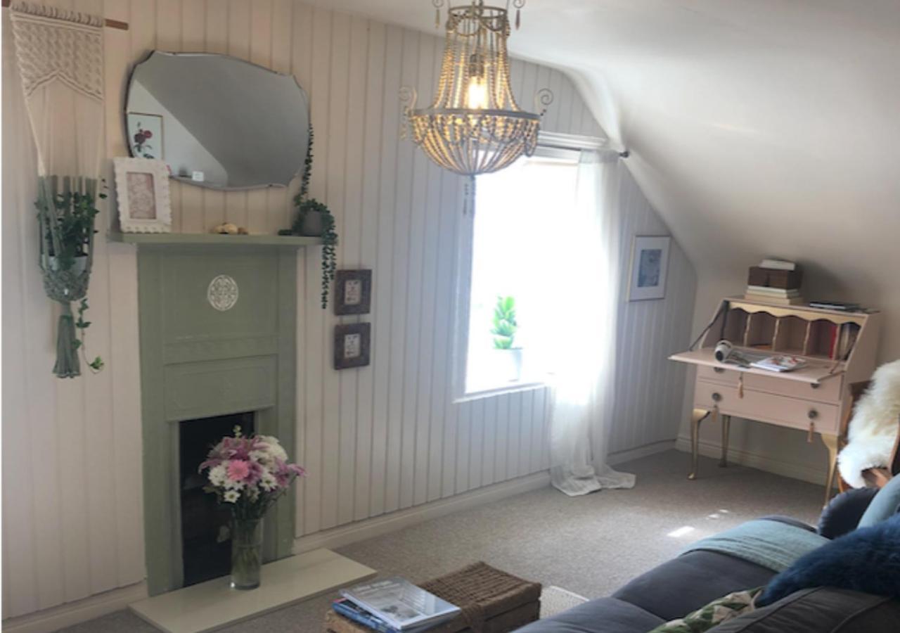 The Pink Cottage Upstairs Suite & Garden Summer Room Whitehead Eksteriør billede