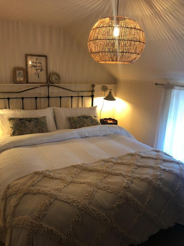 The Pink Cottage Upstairs Suite & Garden Summer Room Whitehead Eksteriør billede