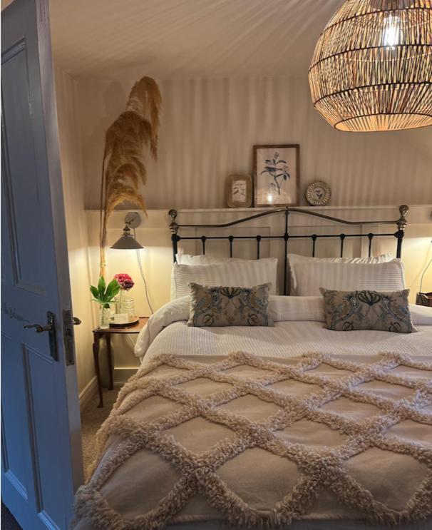 The Pink Cottage Upstairs Suite & Garden Summer Room Whitehead Eksteriør billede