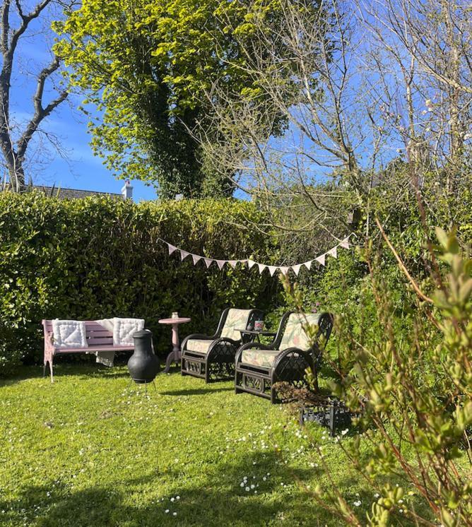 The Pink Cottage Upstairs Suite & Garden Summer Room Whitehead Eksteriør billede