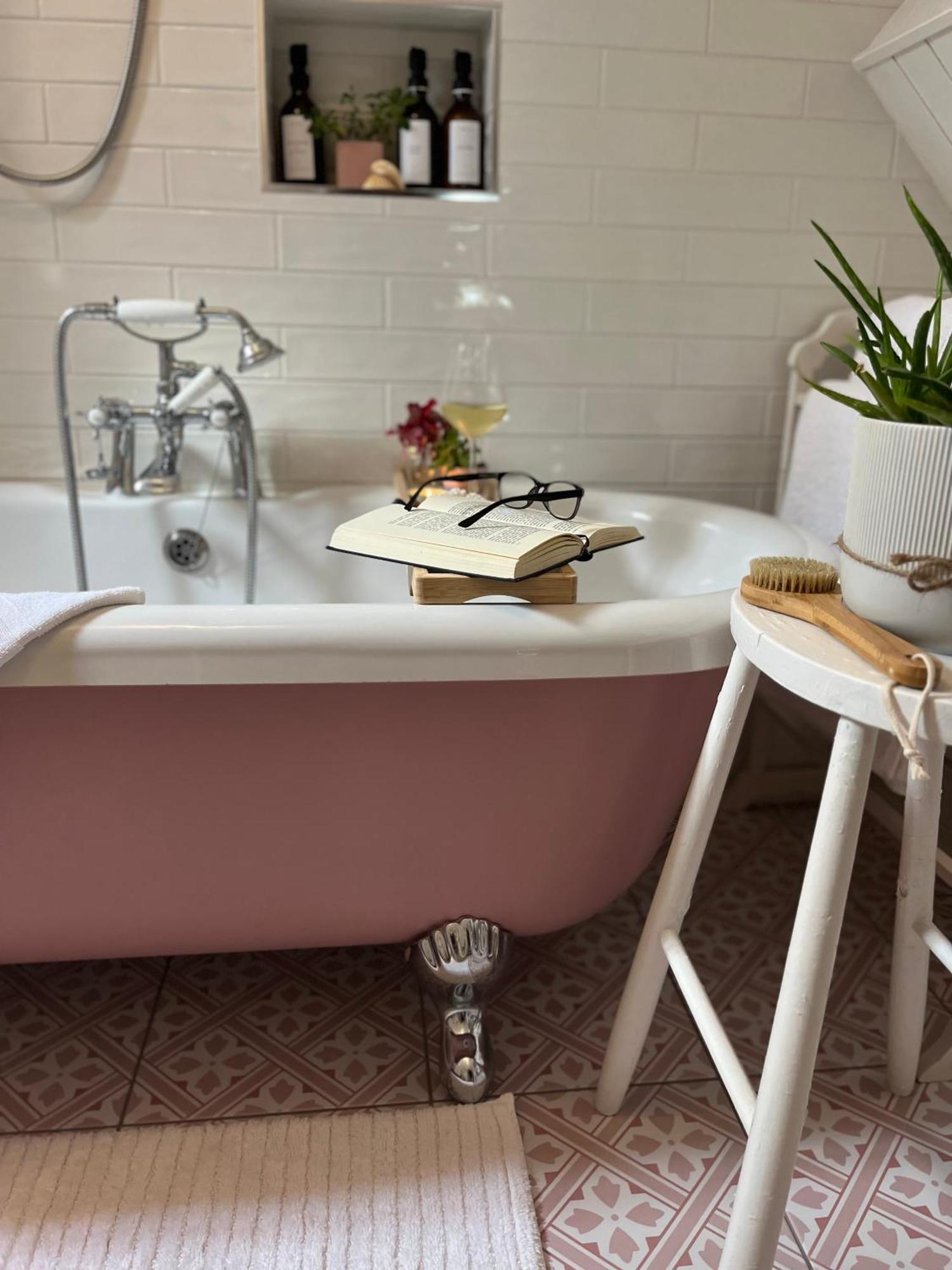 The Pink Cottage Upstairs Suite & Garden Summer Room Whitehead Eksteriør billede