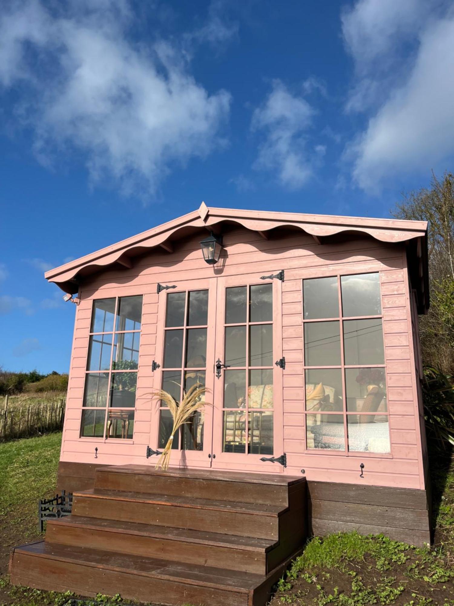 The Pink Cottage Upstairs Suite & Garden Summer Room Whitehead Eksteriør billede