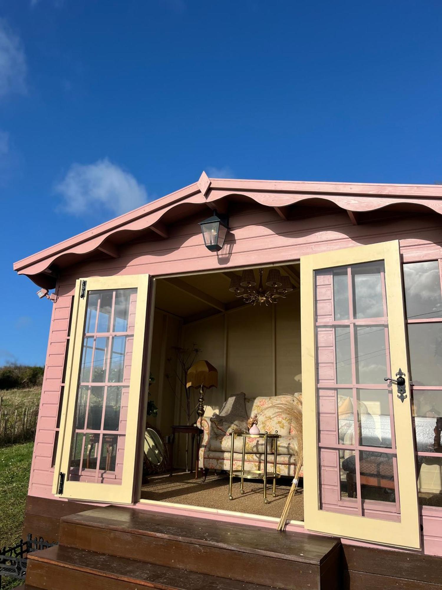 The Pink Cottage Upstairs Suite & Garden Summer Room Whitehead Eksteriør billede